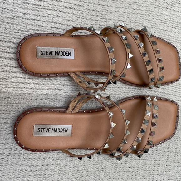 Steve Madden ladies size 9.5 tan/cream sandals with silver studs - Picture 3 of 3